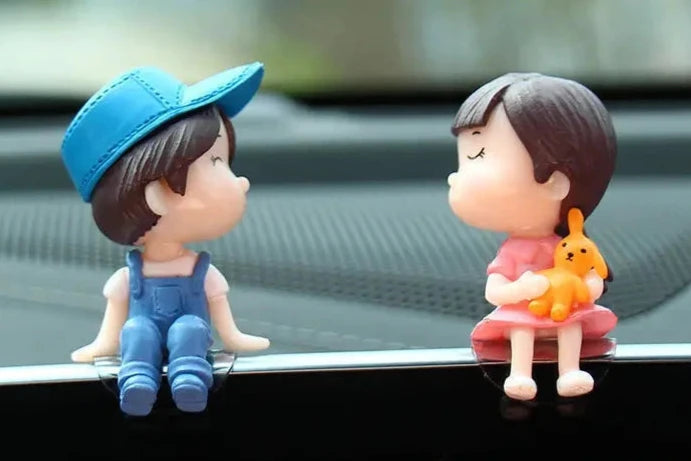 Cute Cartoon Couples Car Decoration – Romantic Figurines with Balloon Ornament for Dashboard & Auto Interior