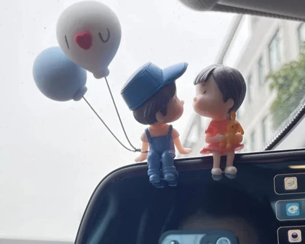 Cute Cartoon Couples Car Decoration – Romantic Figurines with Balloon Ornament for Dashboard & Auto Interior