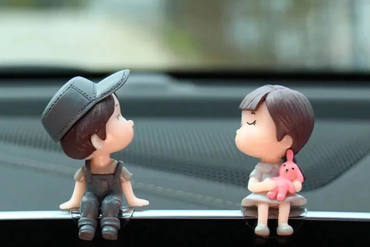 Cute Cartoon Couples Car Decoration – Romantic Figurines with Balloon Ornament for Dashboard & Auto Interior